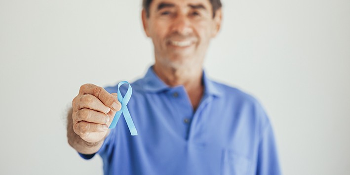 Homem sorrindo prevencao de cancer de prostata